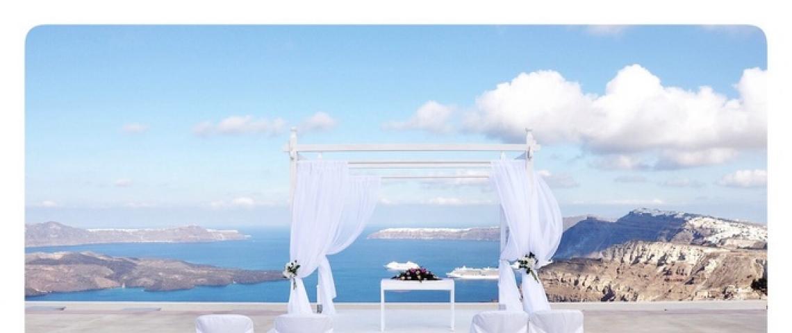 Свадебная площадка Santorini Gem декор газебо в белых тонах